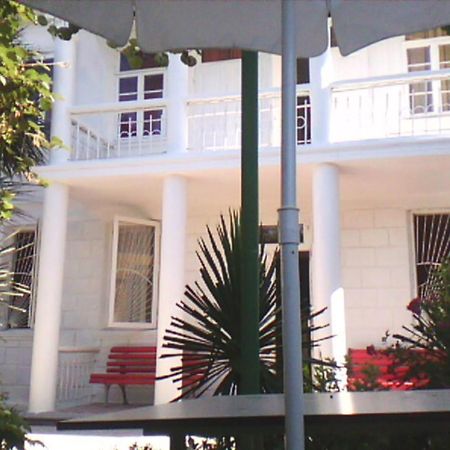 White Guest House Batumi Exterior foto