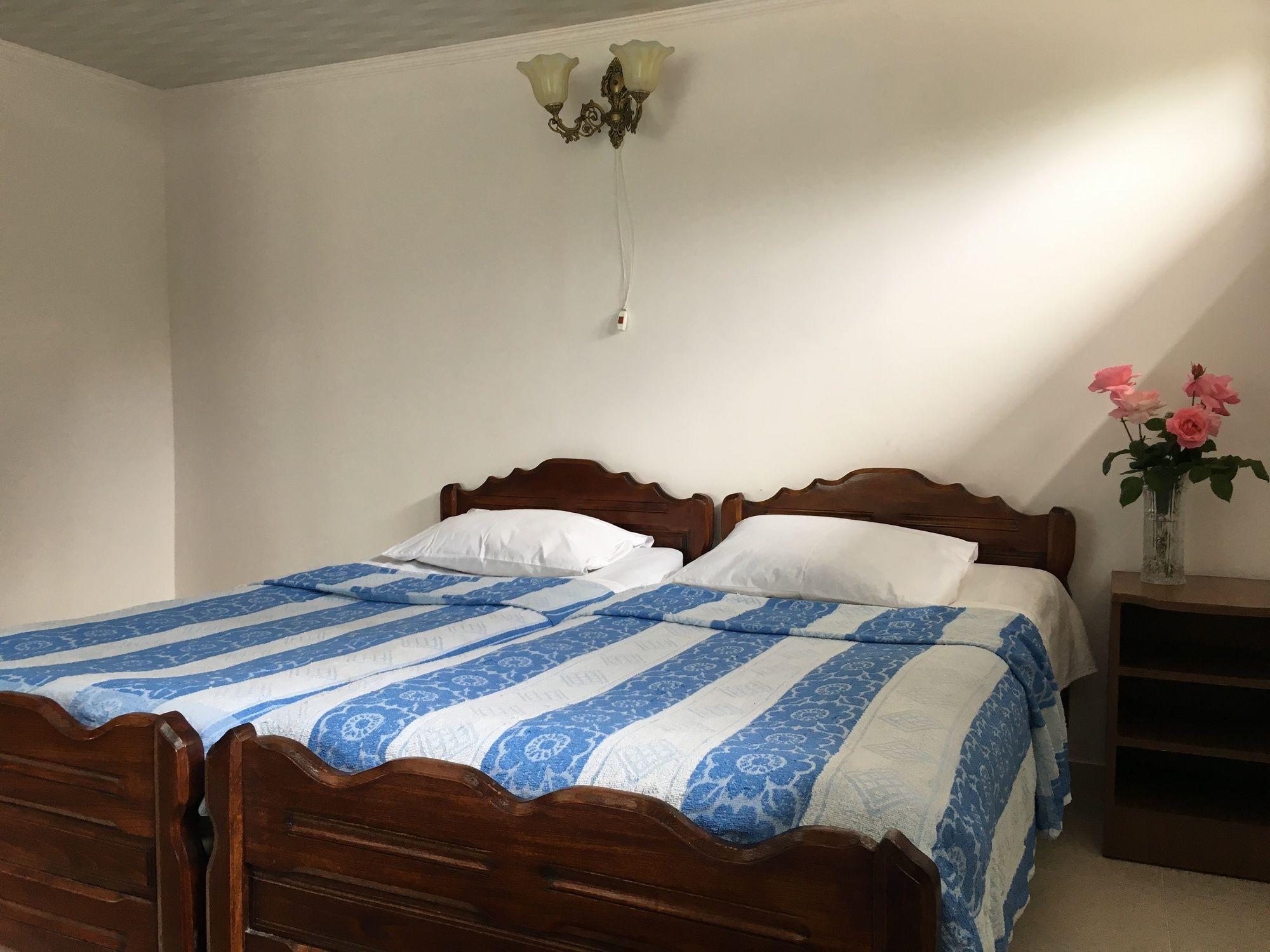 White Guest House Batumi Exterior foto