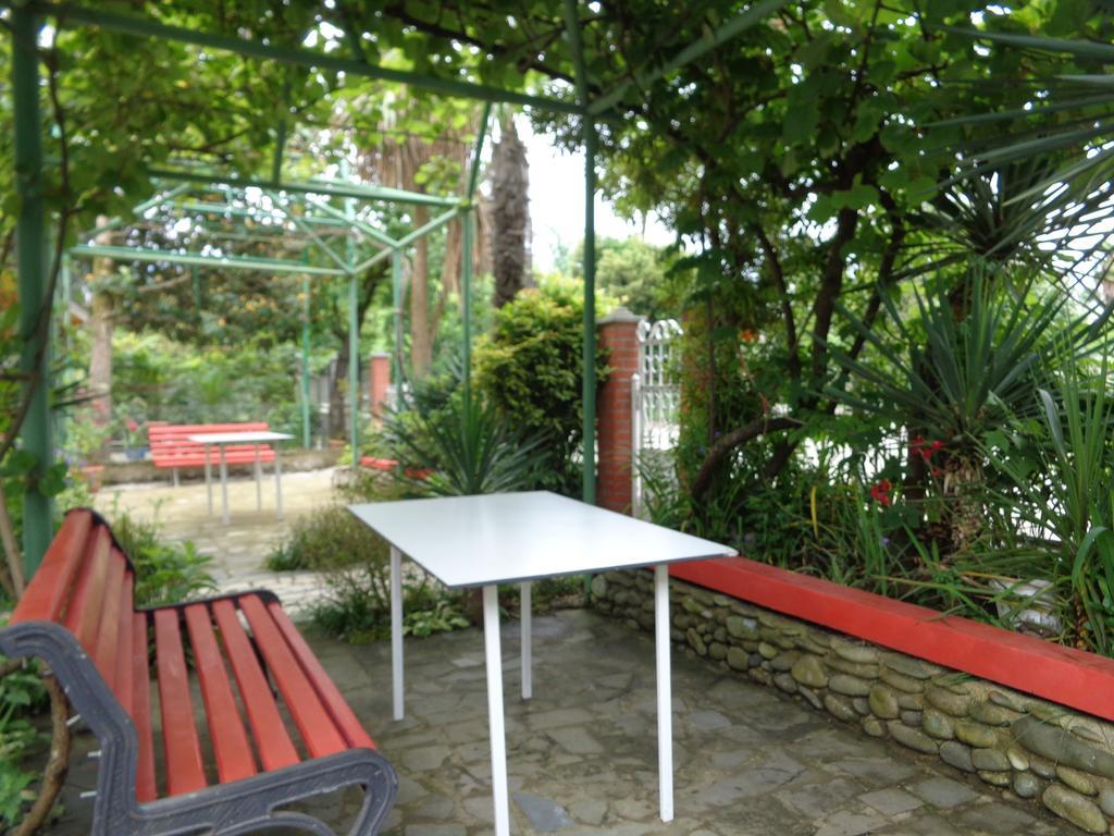 White Guest House Batumi Zimmer foto