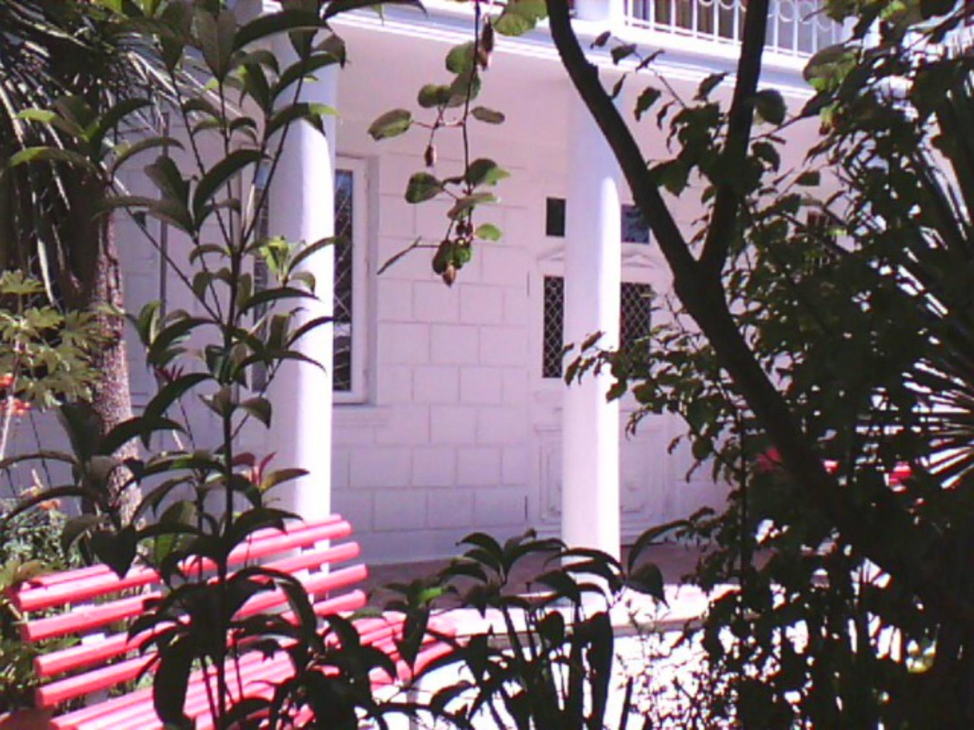 White Guest House Batumi Exterior foto