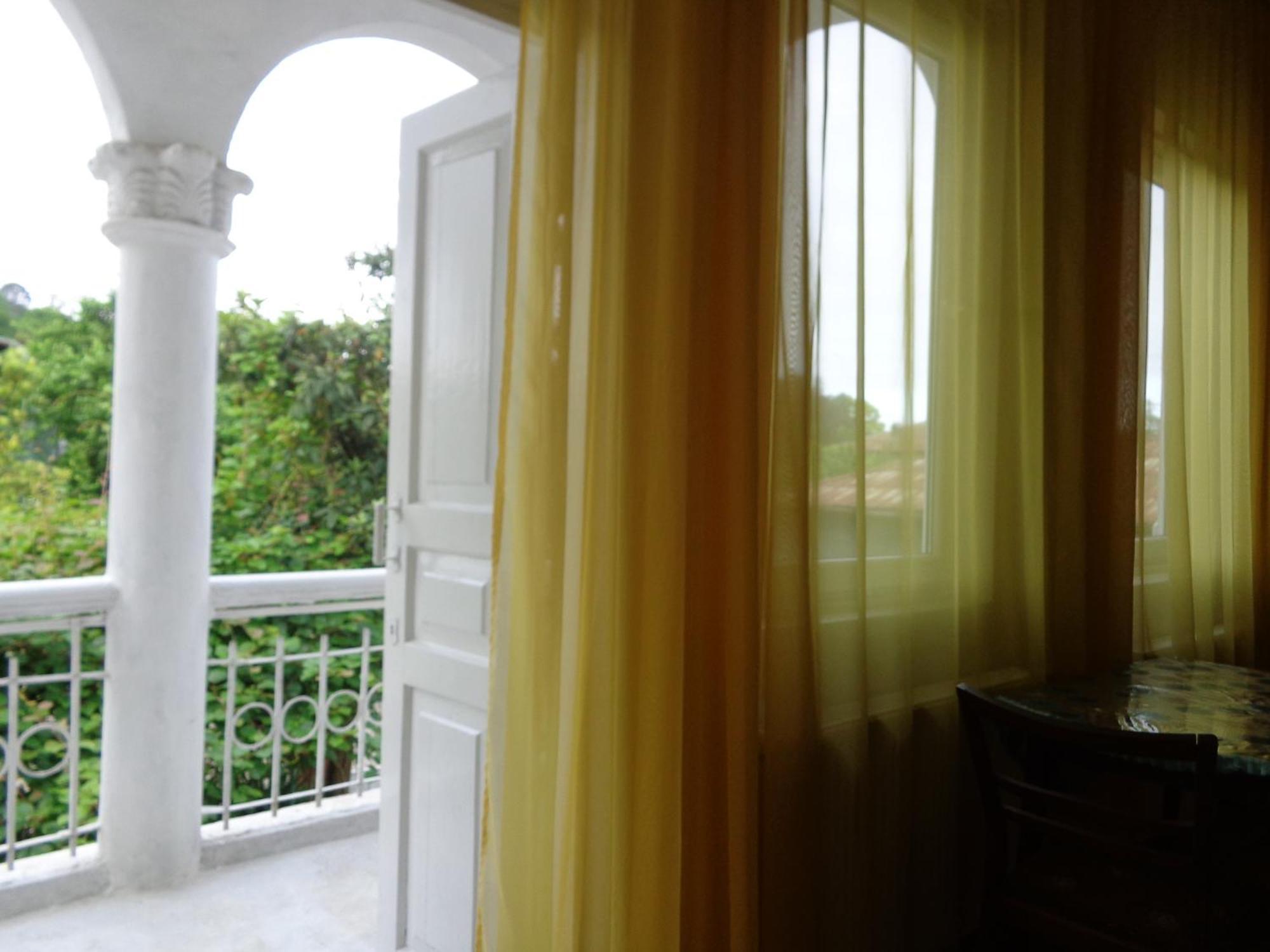 White Guest House Batumi Zimmer foto
