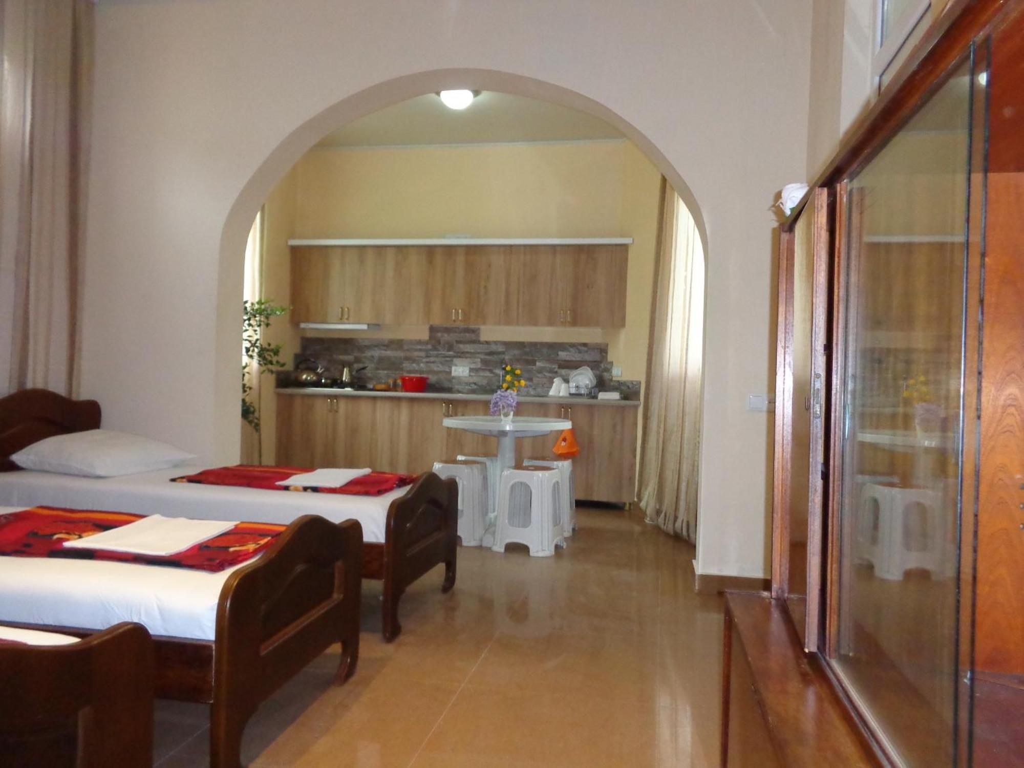 White Guest House Batumi Zimmer foto