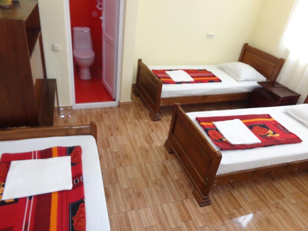 White Guest House Batumi Zimmer foto
