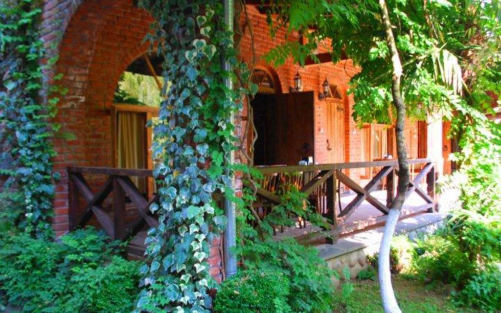 White Guest House Batumi Exterior foto