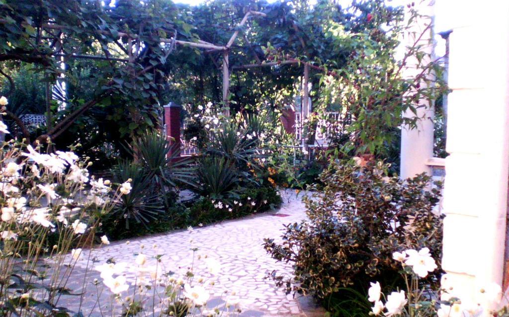 White Guest House Batumi Zimmer foto