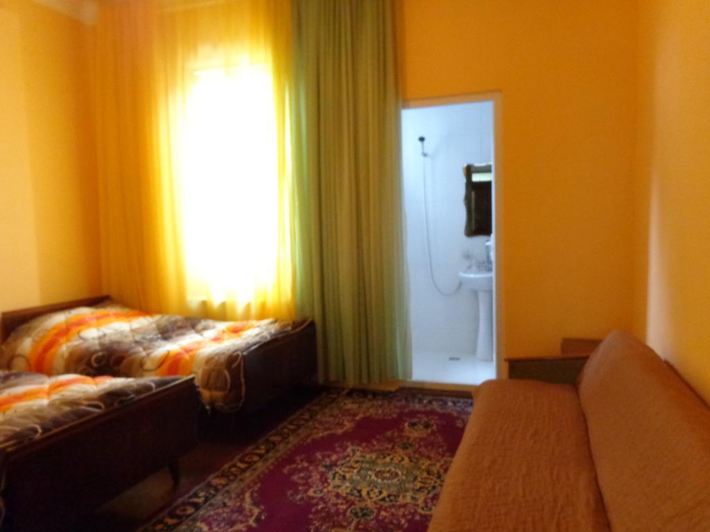 White Guest House Batumi Exterior foto